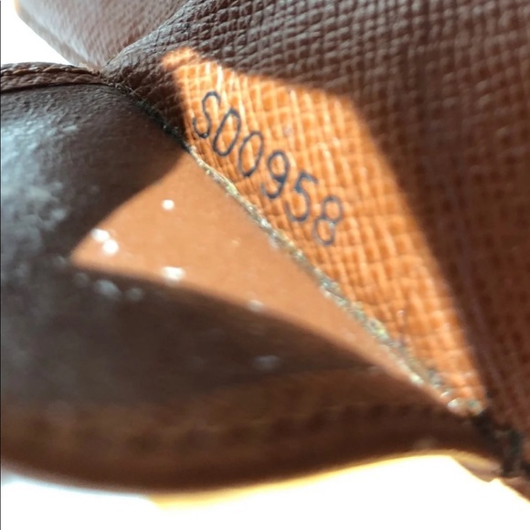 💕SOLD💕Louis Vuitton 4 Key Holder - Picture 5 of 8